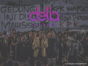 delia hijab - demo mahasiswa