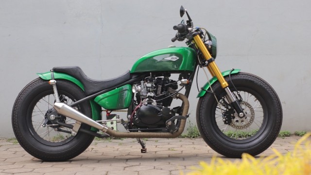 Delia Hijab - Baju Muslim Casual - Motor Chopper - Koleksi Motor Custom Jokowi - Kawasaki W175 Chopper Bobber