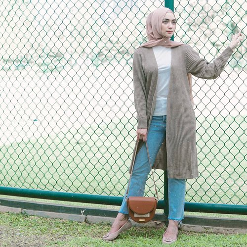 1 Delia Hijab Sukabumi – Baju Gamis Modern – Baju Gamis Murah dan Cantik – Hijab Simpel – Hijab Casual Style – Casual Hijab Style – Hijab OOTD Casual ala Citra Kirana