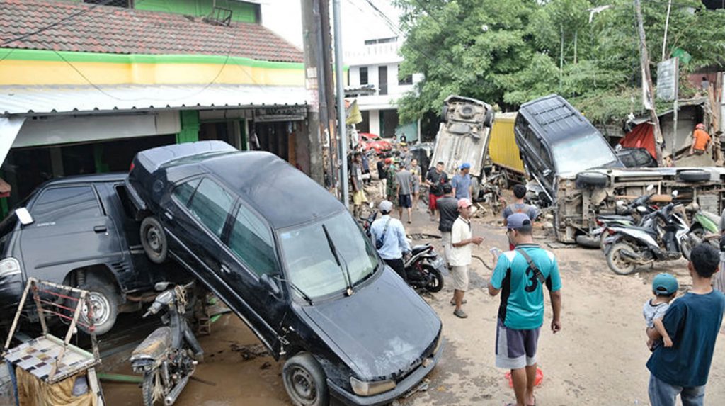 10 - Delia Hijab – Baju Muslim Casual – Hijab Sukabumi - Potret Dahsyatnya Banjir 2020