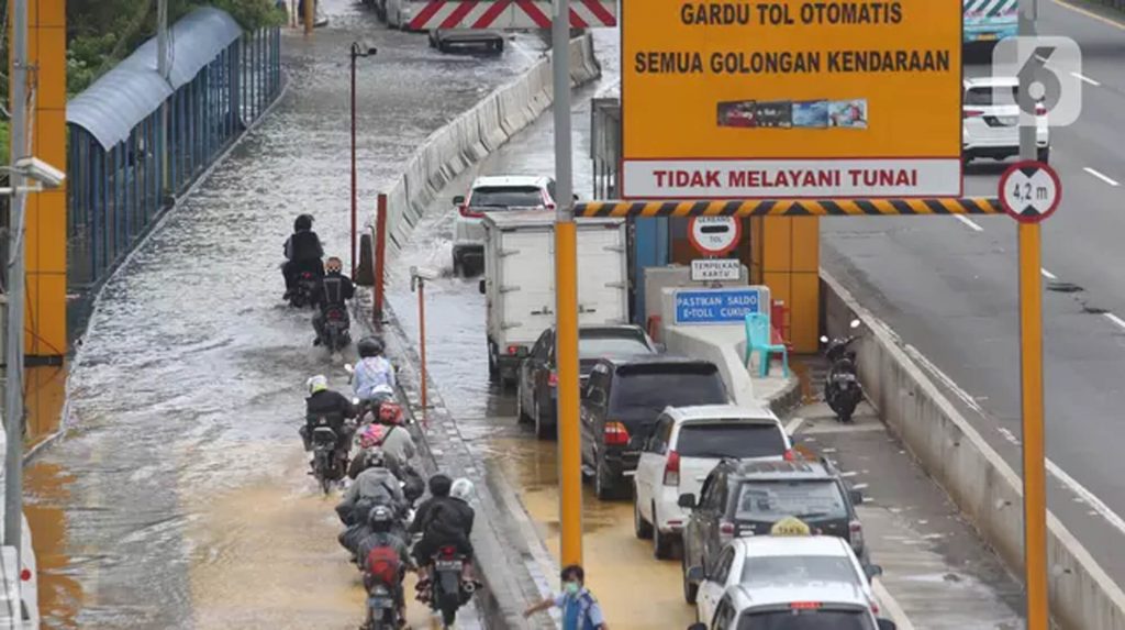 8 - Delia Hijab – Baju Muslim Casual – Hijab Sukabumi - Potret Dahsyatnya Banjir 2020