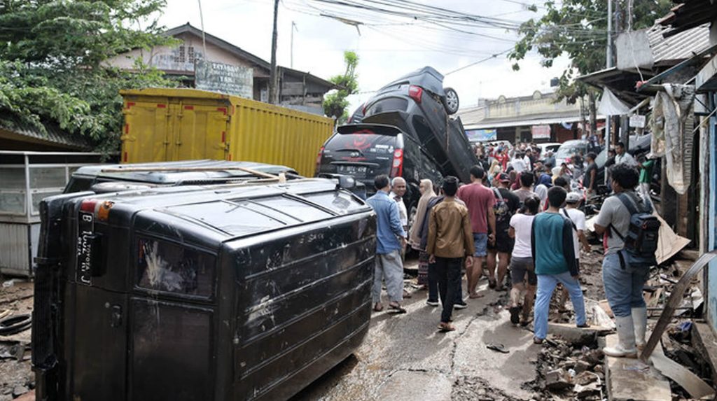 9 - Delia Hijab – Baju Muslim Casual – Hijab Sukabumi - Potret Dahsyatnya Banjir 2020