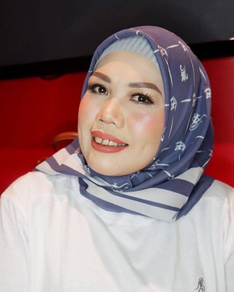 Delia Hijab – Baju Muslim Casual – Hijab Sukabumi - Artis yang Berhijab di 2019 - Elly Sugigi