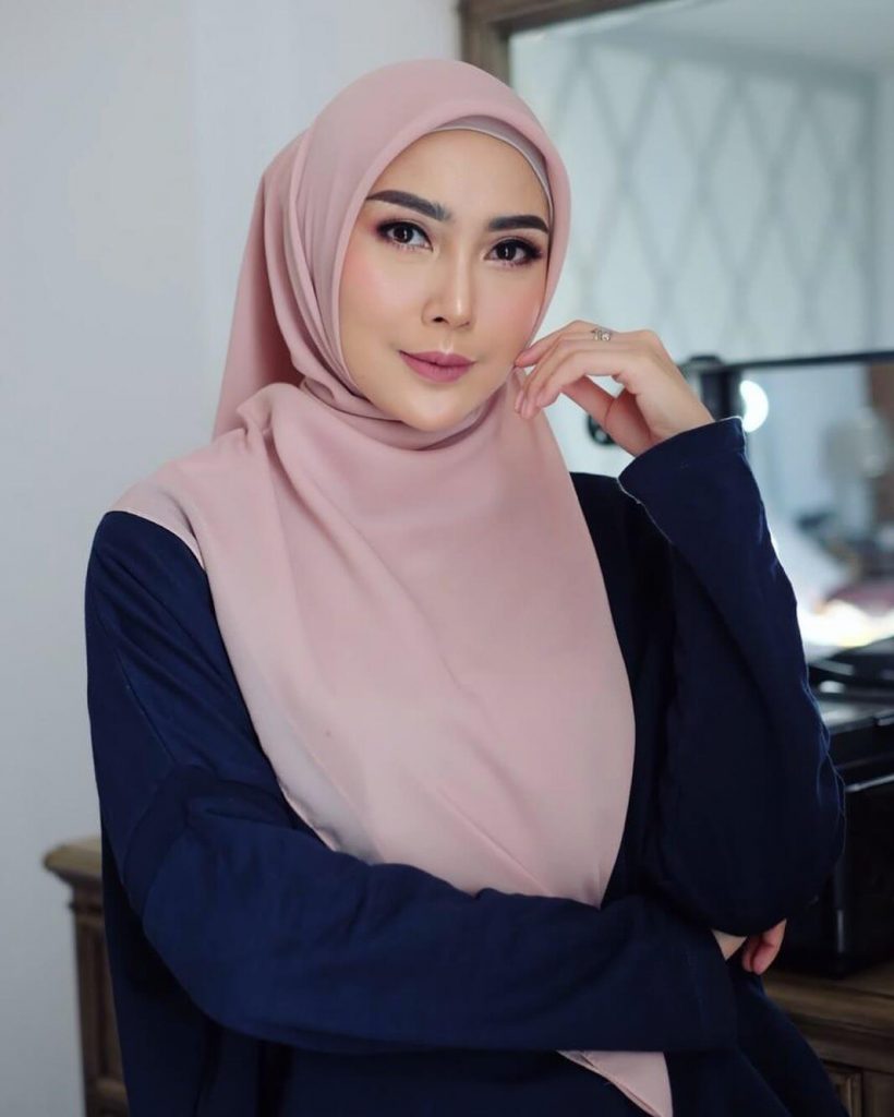 Delia Hijab – Baju Muslim Casual – Hijab Sukabumi - Artis yang Berhijab di 2019 - Fenita Arie