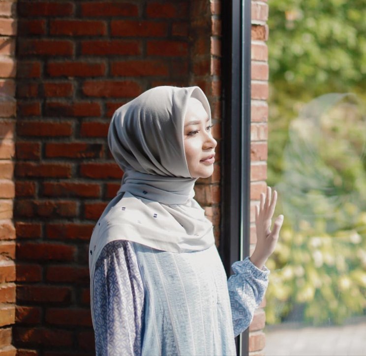 Delia Hijab Sukabumi – Baju Muslim Casual – Baju Gamis Modern – Model Hijab Casual untuk Hangout 1