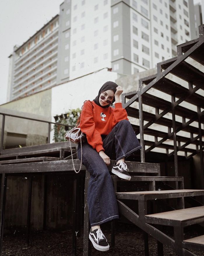 Delia Hijab Cianjur – Baju Muslim Sukabumi – Warna Merah Cocok Dengan Apa – Hijab OOTD Casual Kombinasi Warna Merah Maroon