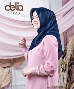Deskha Afiiya - Jilbab Segiempat Polos - Delia Hijab