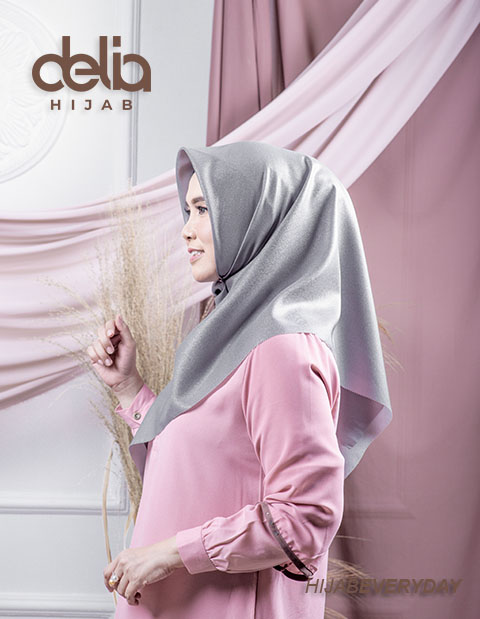 Deskha Afiiya - Jilbab Segiempat Polos - Delia Hijab